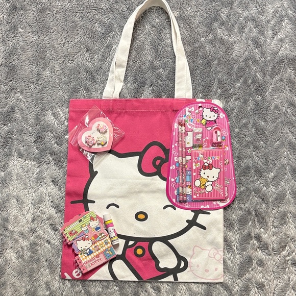 Hello Kitty Tote - Picture 2 of 11